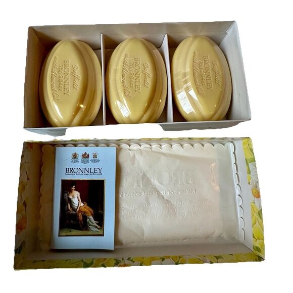 Vintage Bronnley Fine English Hand Daffodil & Almond Sealed Soap 3 x 75g-3.64 oz - Picture 2 of 5